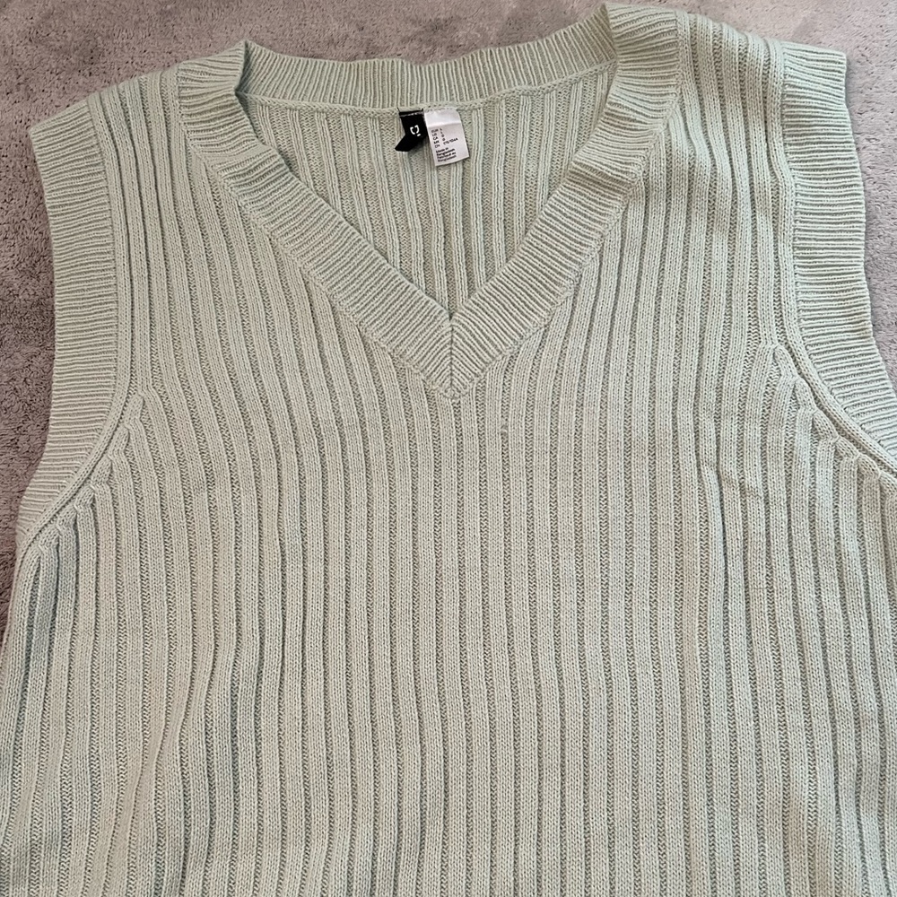 NEW! NEVER WORN SWEATER VEST